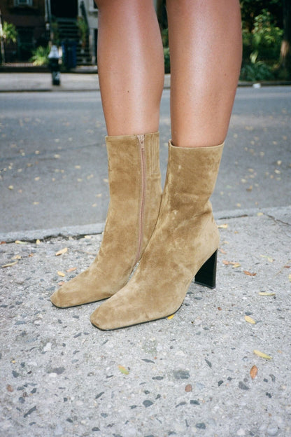 ESSENTIAL - Camel Suede | Jeffrey Campbell